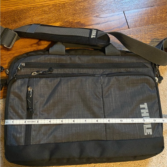 COPY - Thule Laptop / iPad briefcase /messenger bag - Picture 7 of 7